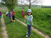 Pleteme věnečky z pampelišek